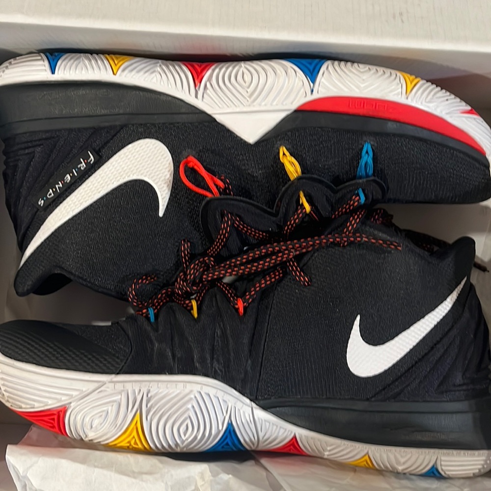 10.5 Men Kyrie 5’s Friends edition Shoe